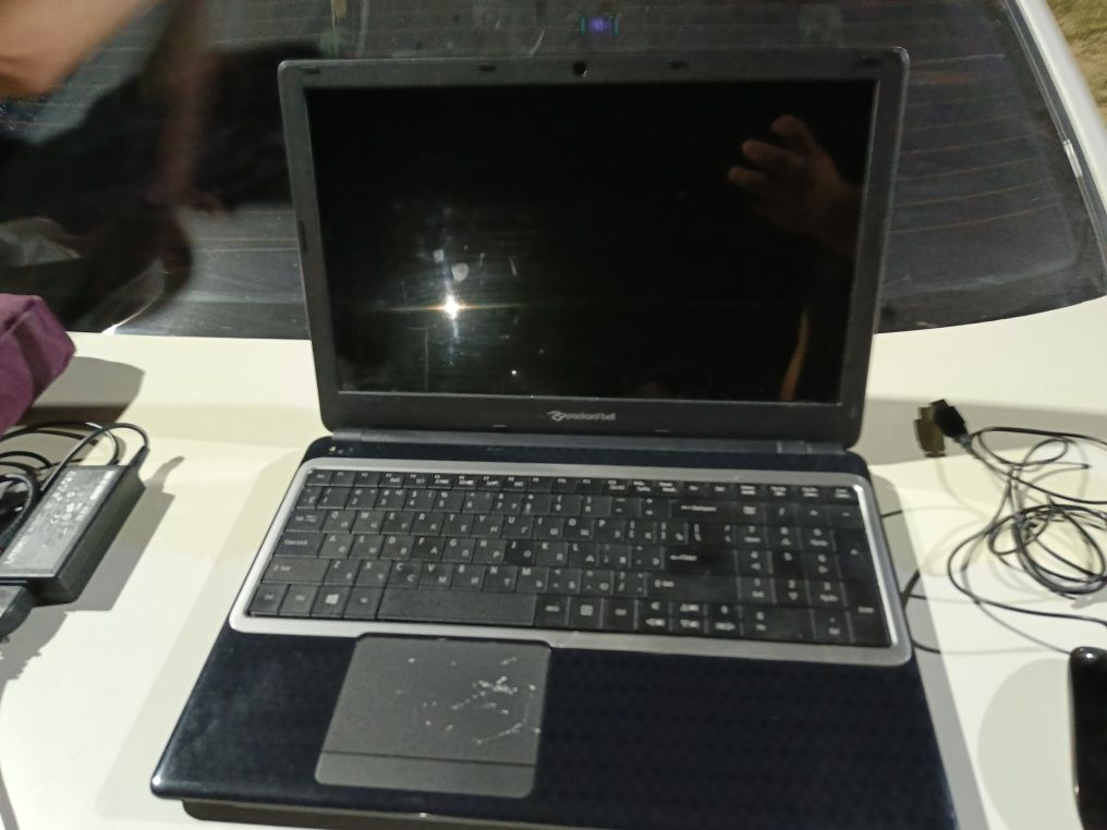 Ноутбук в хорошем состояний. Срочно. Packard Bell
