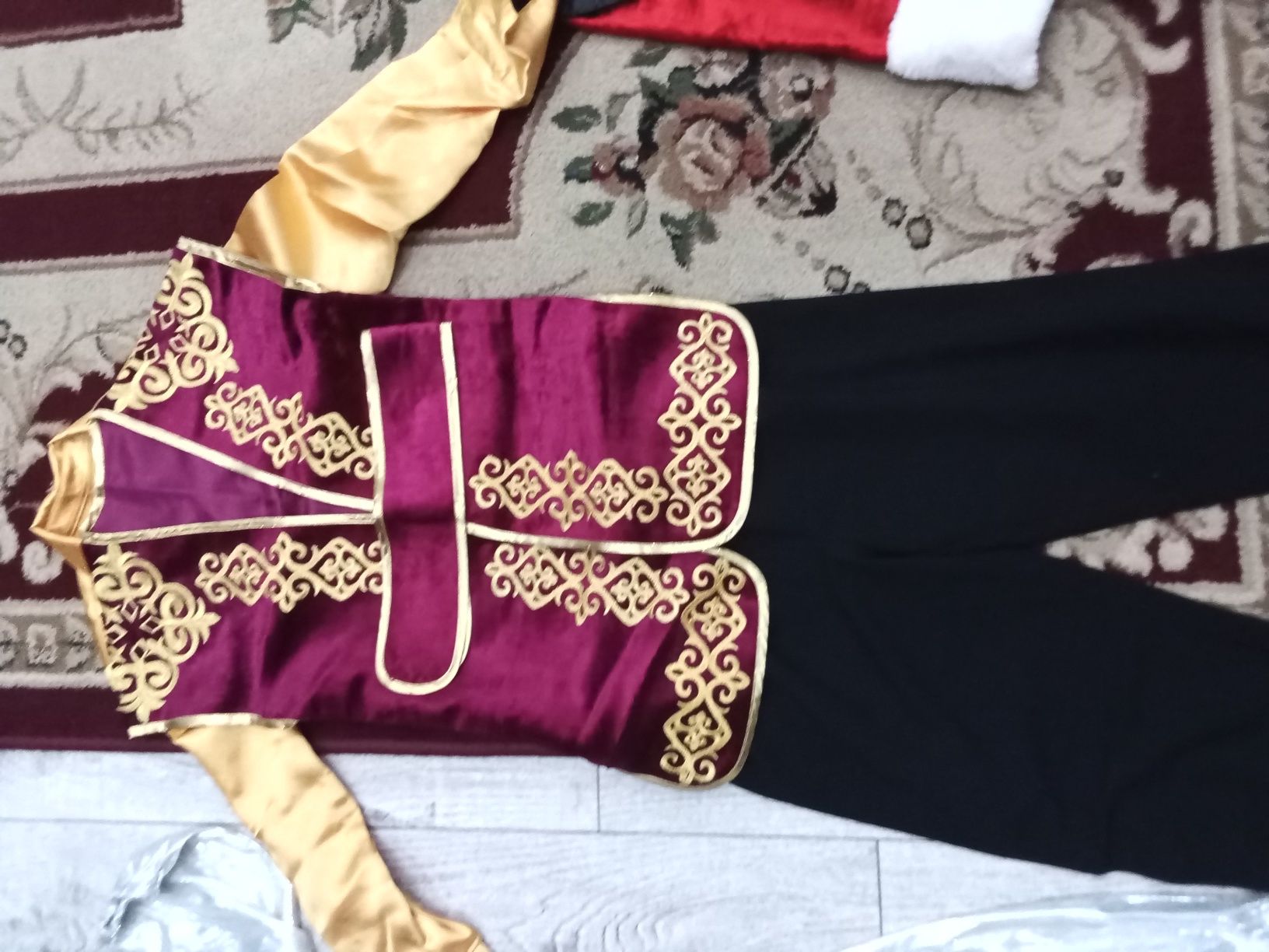 Продам б/у  детские праздничные костьюмчики собственного пошива