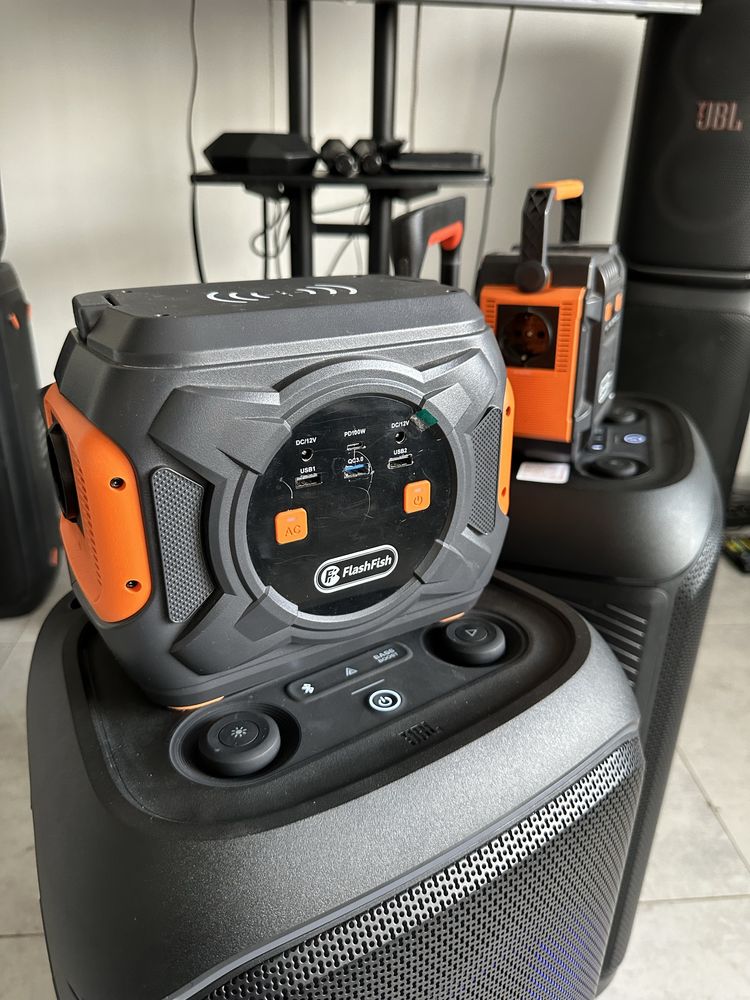 Колонки колонка в аренду прокат JBL 320 караоке микрофоны