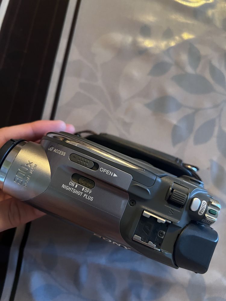 Цифровая кассетная видеокамера Sony Handycam