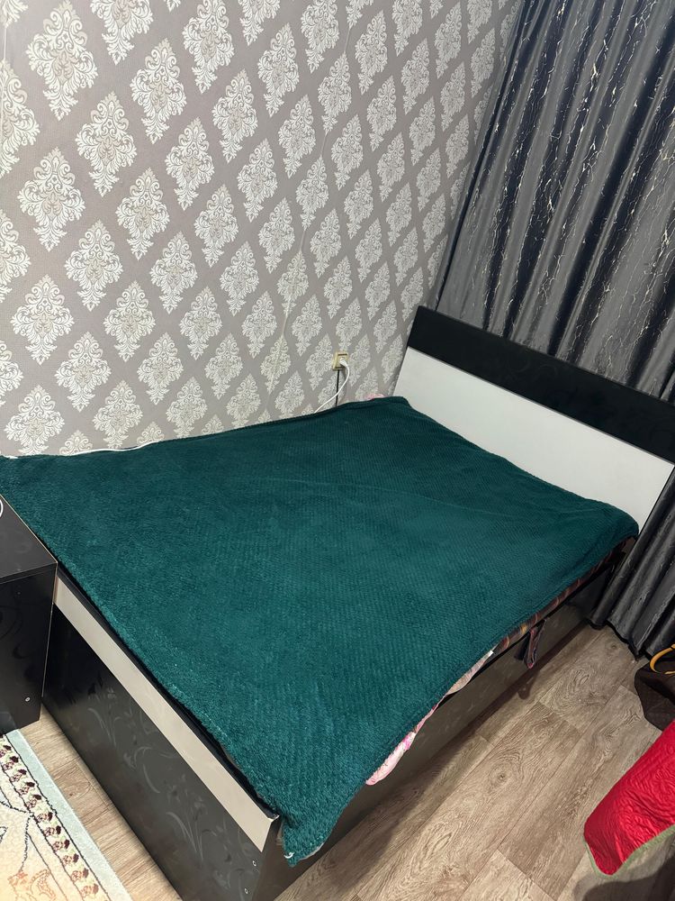 Продам кровать с тумбочками