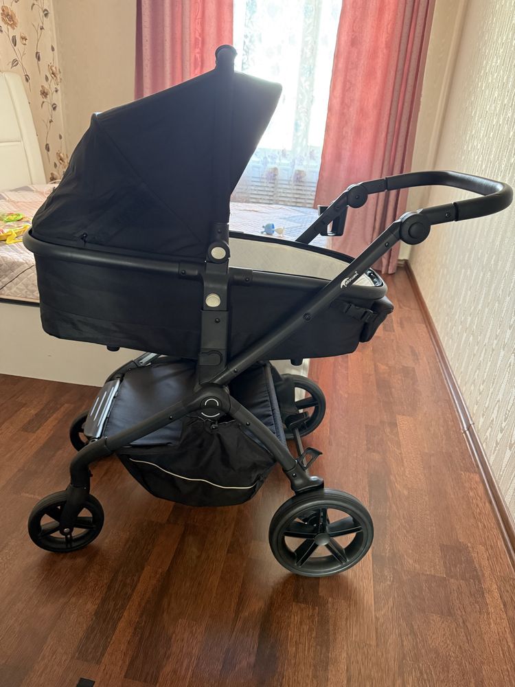 Продам коляску 3 в 1