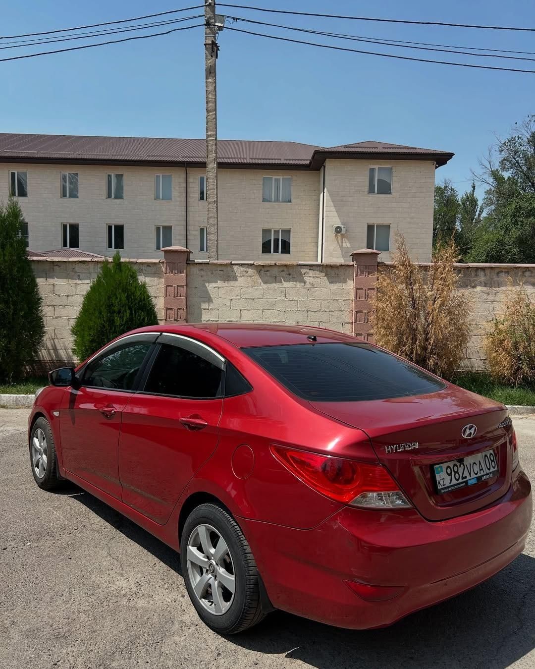 Hyundai Accent --