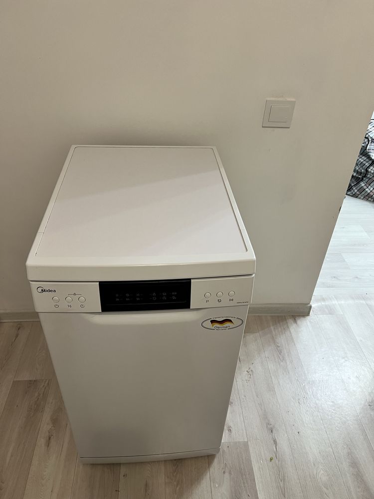 Посудомоечная машина Midea, пользовались совсем немного. И не всегда