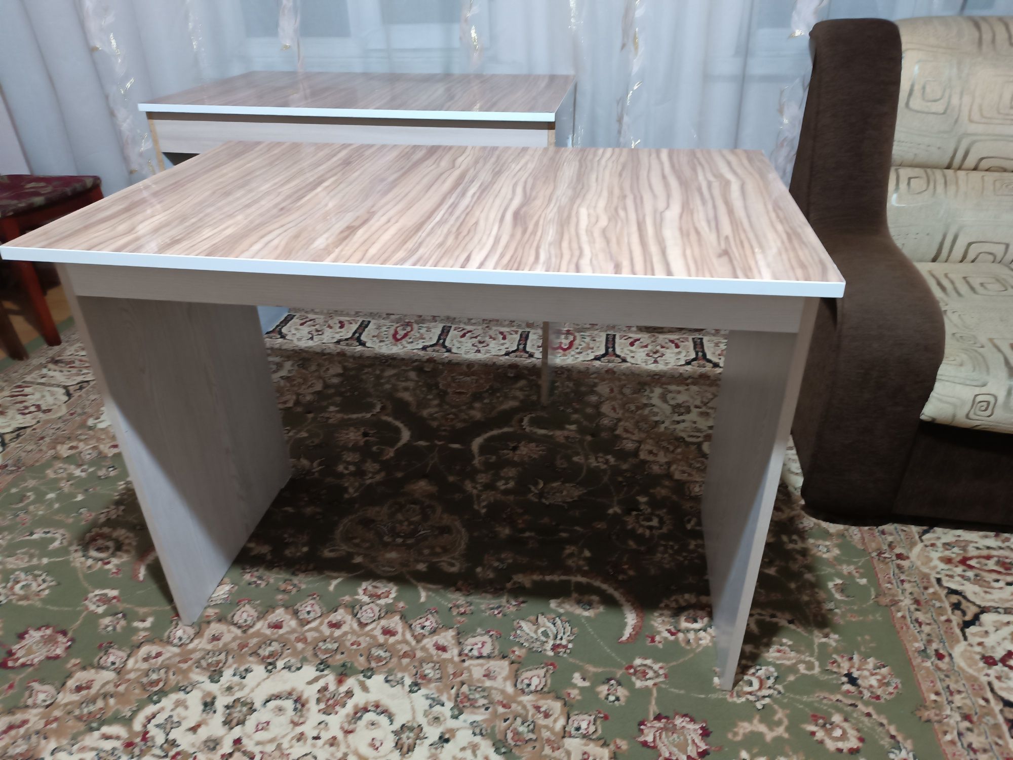 Продам столики, парты