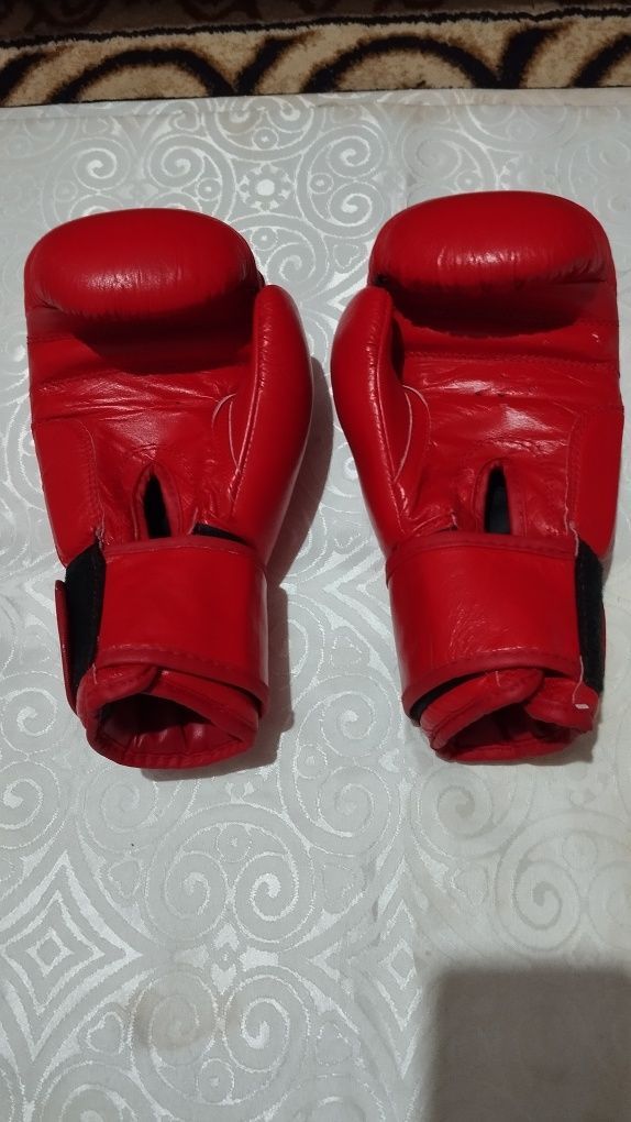 Боксерские перчатки