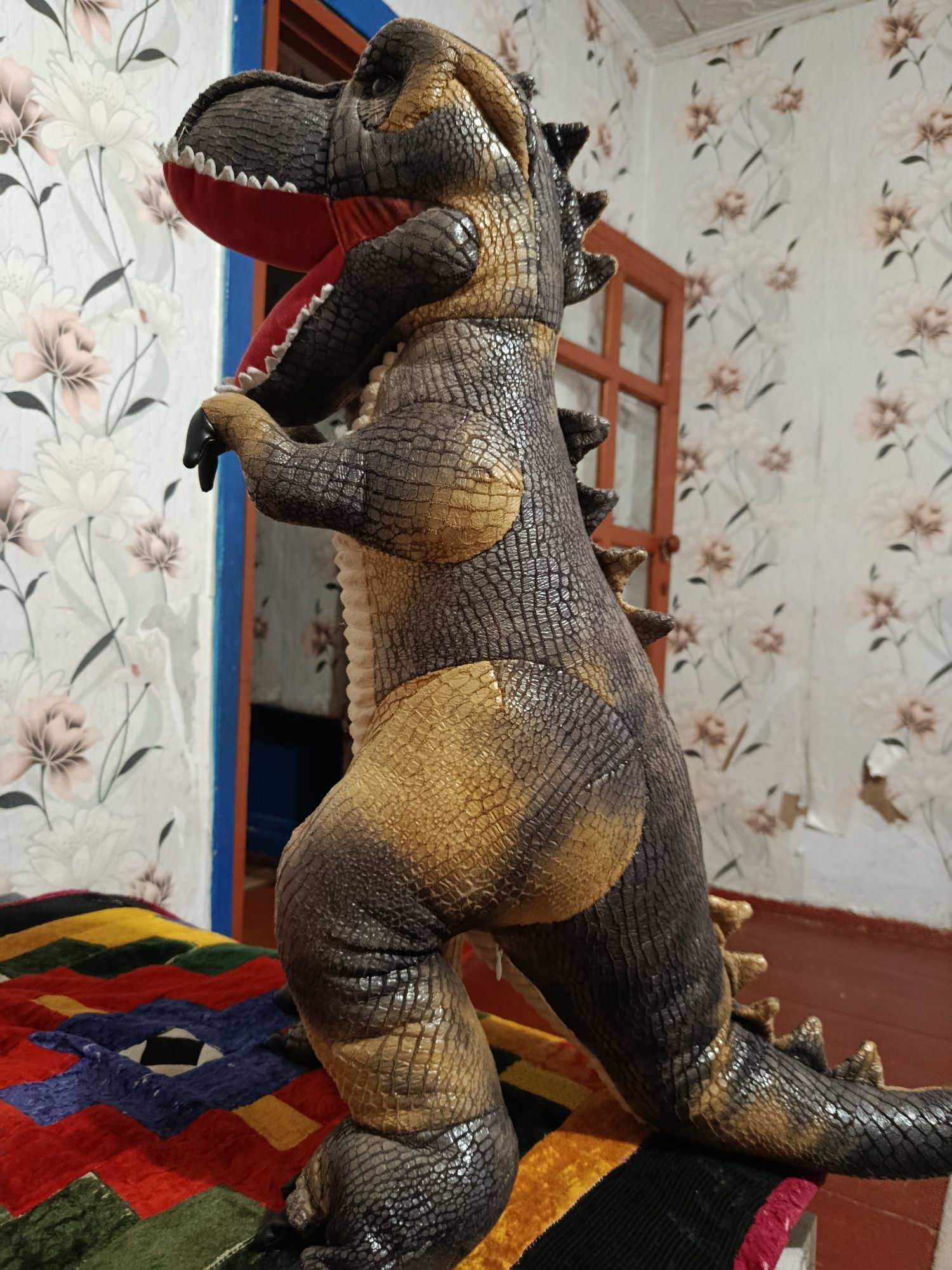 Продам игрушки динозавры