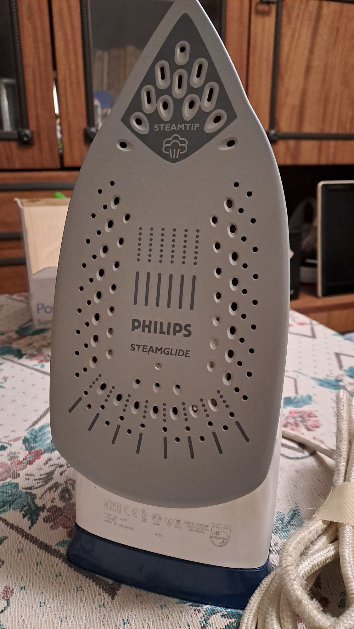 Утюг Philips 2007 года.