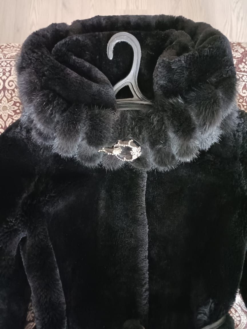Продам шубу мутон с норкой