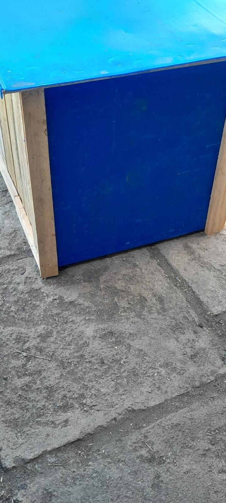 Продам  большую домик для собаки сделан на совесть