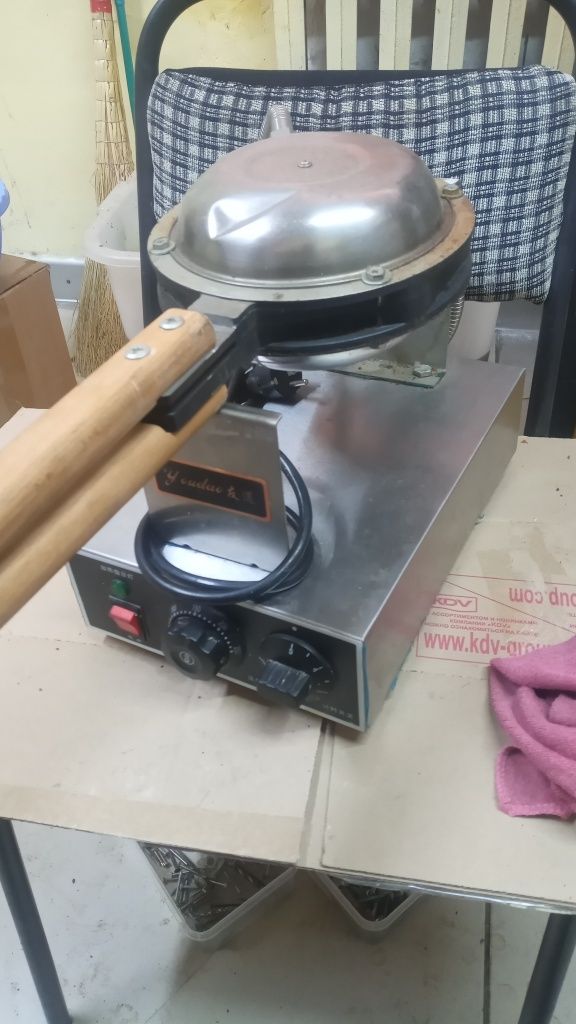 Продам вафельницу( гонгонгские вафли) б/у в хорошем состоянии.