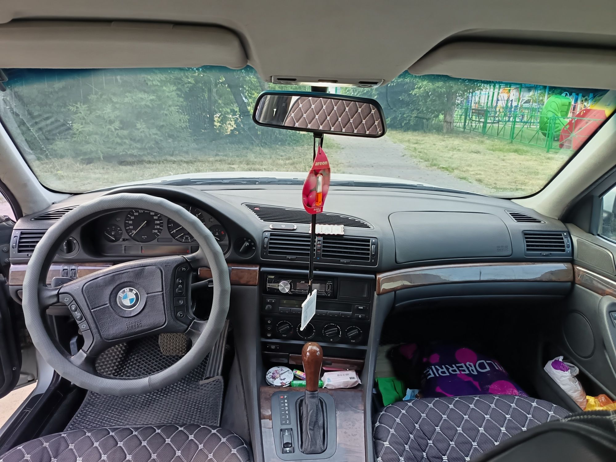 Продам бмв семёрку