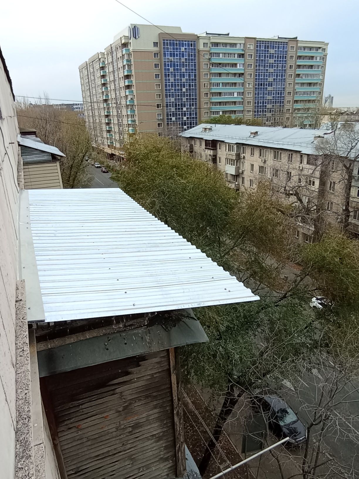 Балконные козырьки, отливы, гидроизоляция, альпинисты, мягкая кровля