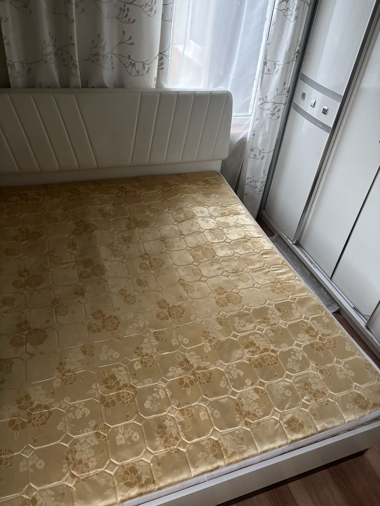 Комод, спальня кровати диваны
