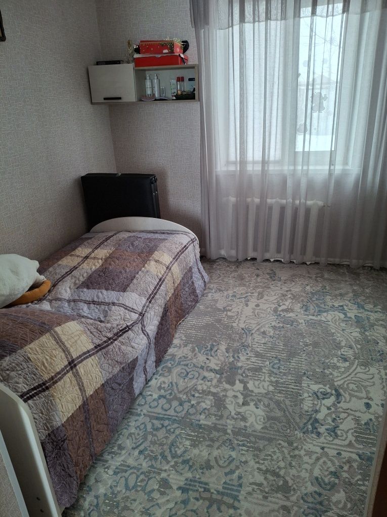 Продам полдома ул Каржауова 6/2, трехкомнатный