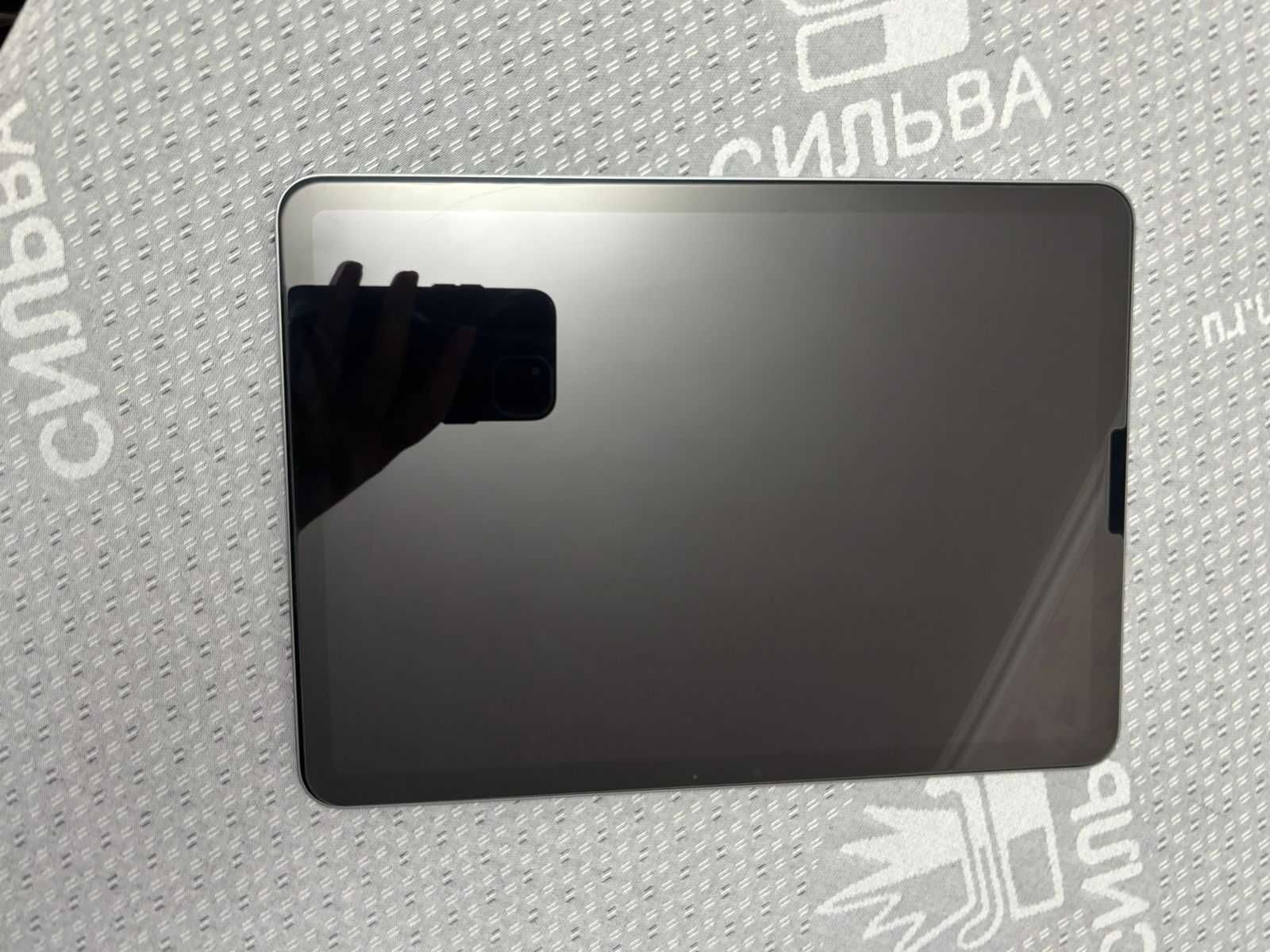 Продам iPad Air 2024 (11”, 128 ГБ) — идеальное состояние + клавиатура