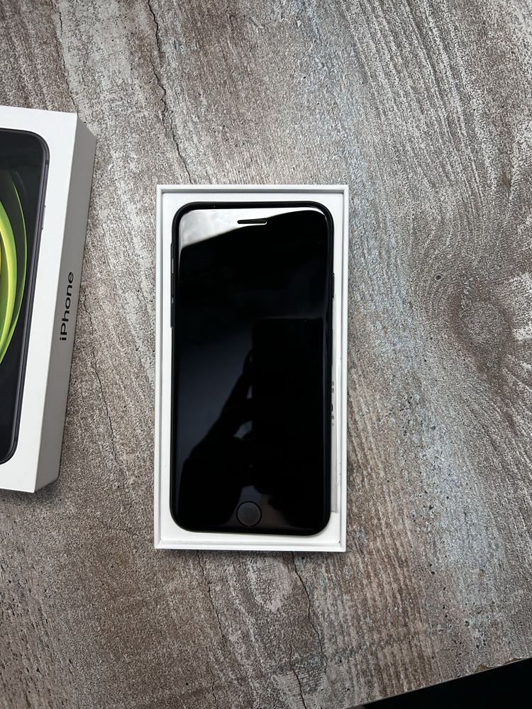 iPhone SE2 в идеальном состоянии