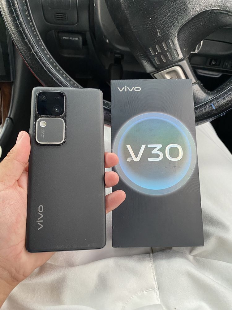 Vivo. V30. 5G.    12/256