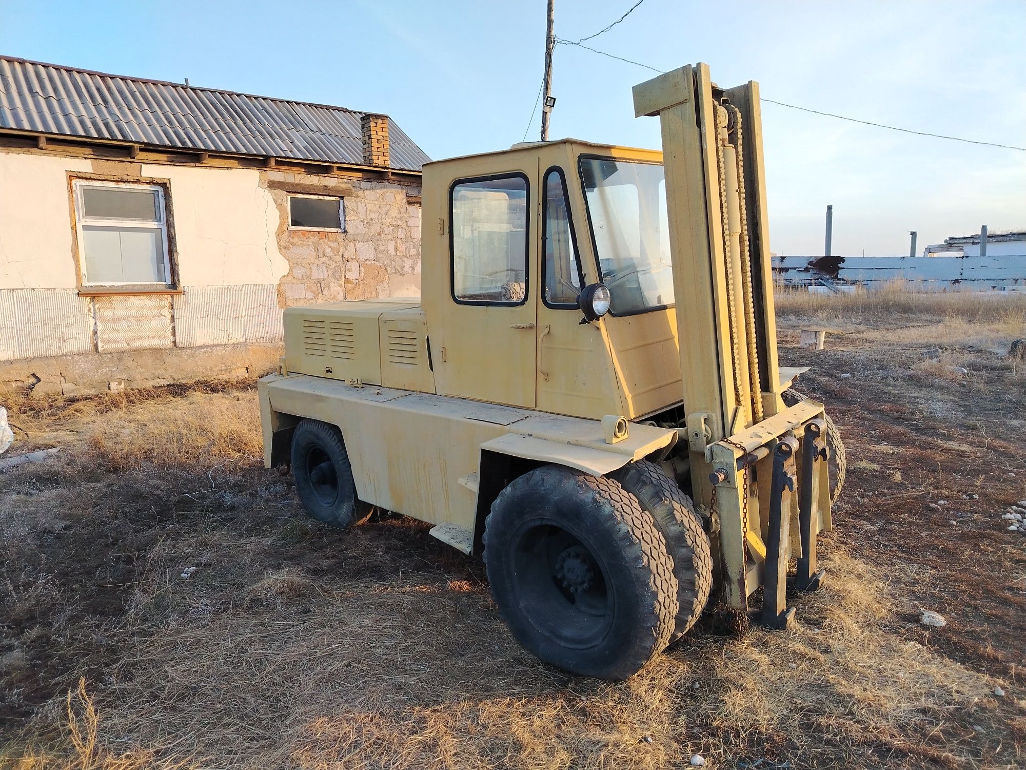 Продам львовский погрузчик