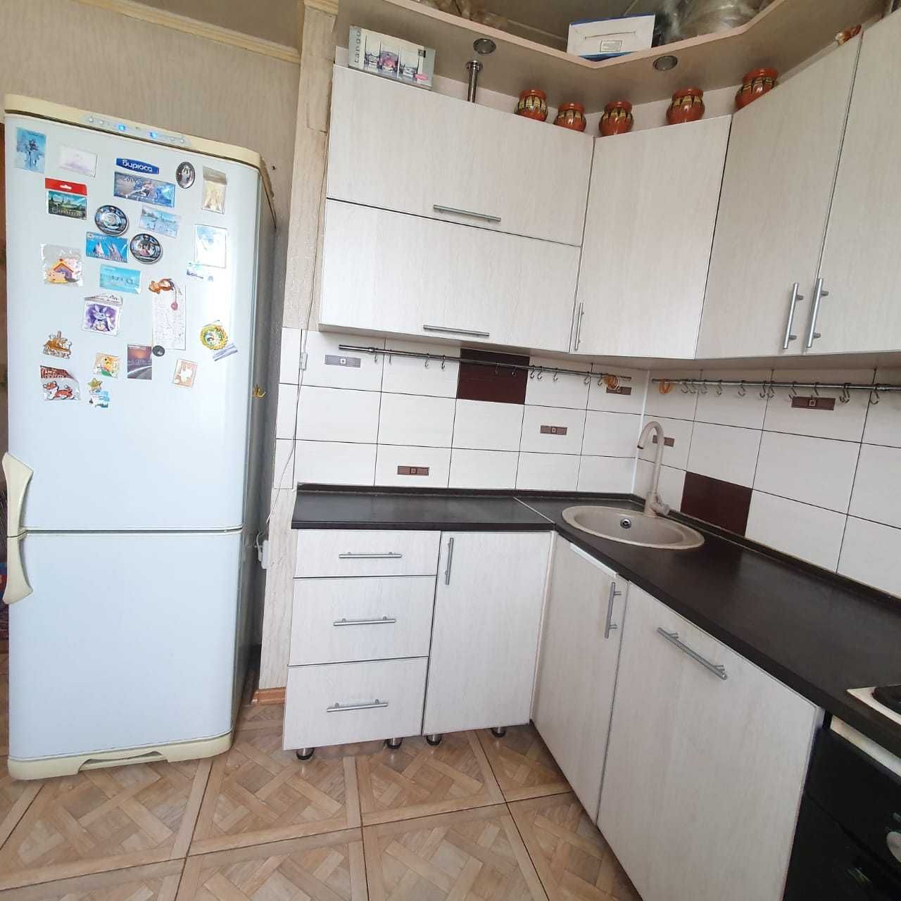 Продам 2х комнатную квартиру в 11 микрорайоне!