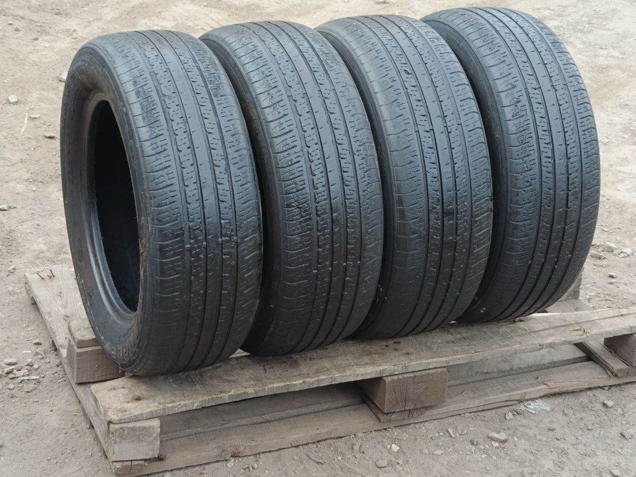 Шины безкамерки комплект 4 шт размер  215/60 R16