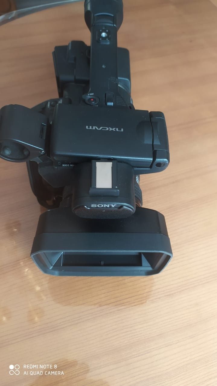 Профессиональная видеокамера Sony NXR-NX5P