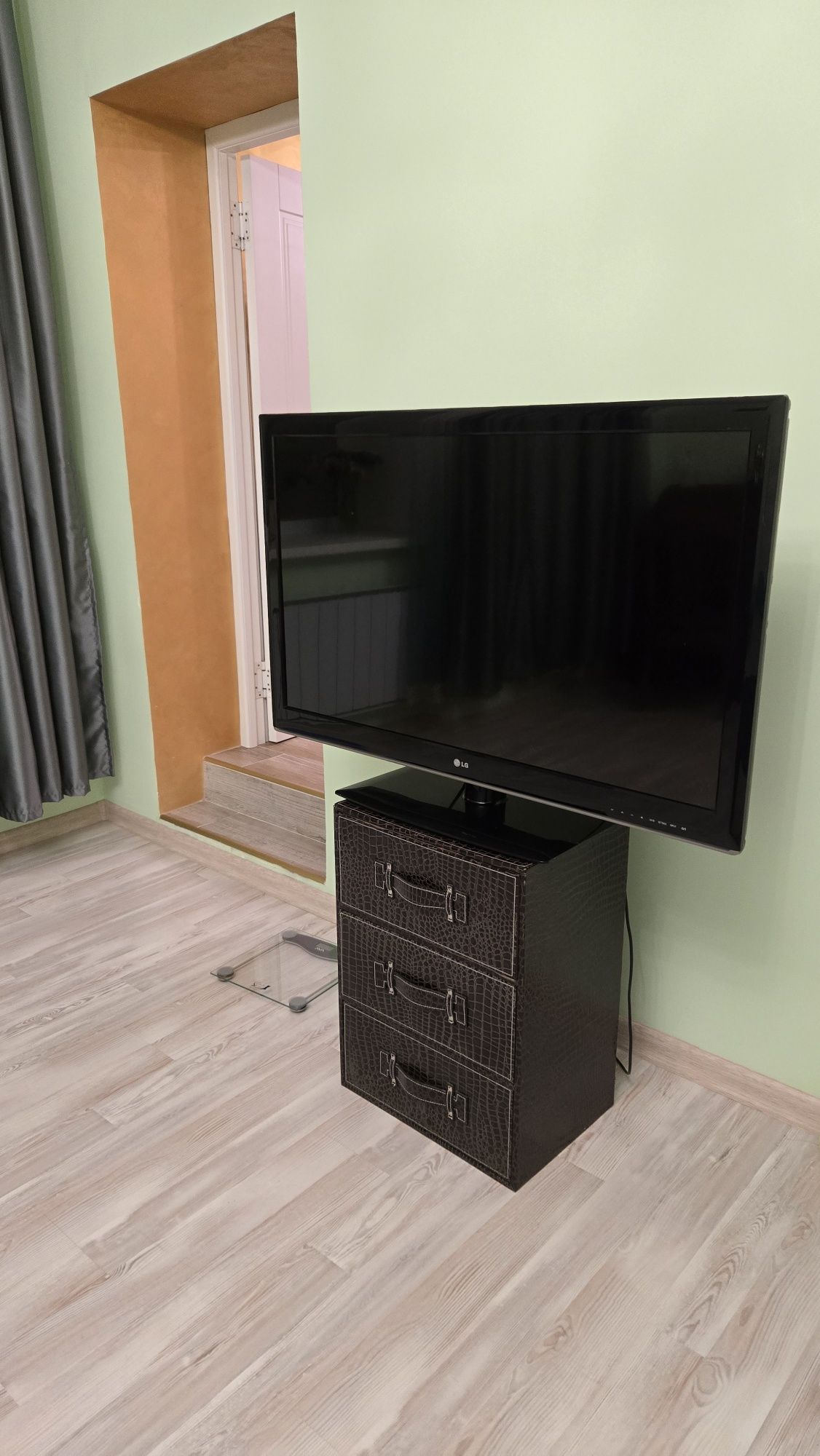 Продам плазменный телевизор LG