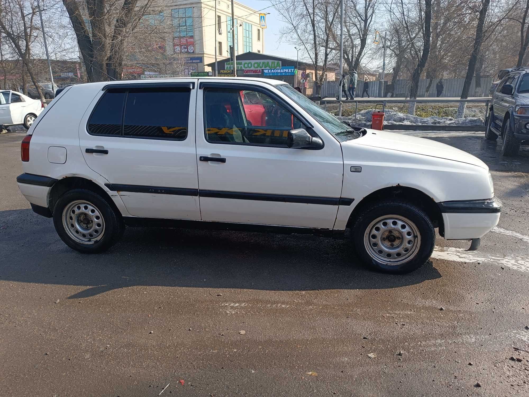 Продам гольф 3 (1.8 ) белый. В хорошем состояний.