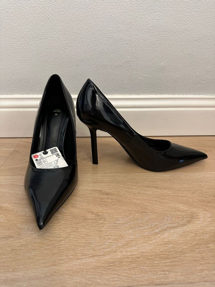 Новые лаковые лодочки Zara размер 38. В офис, на выход.