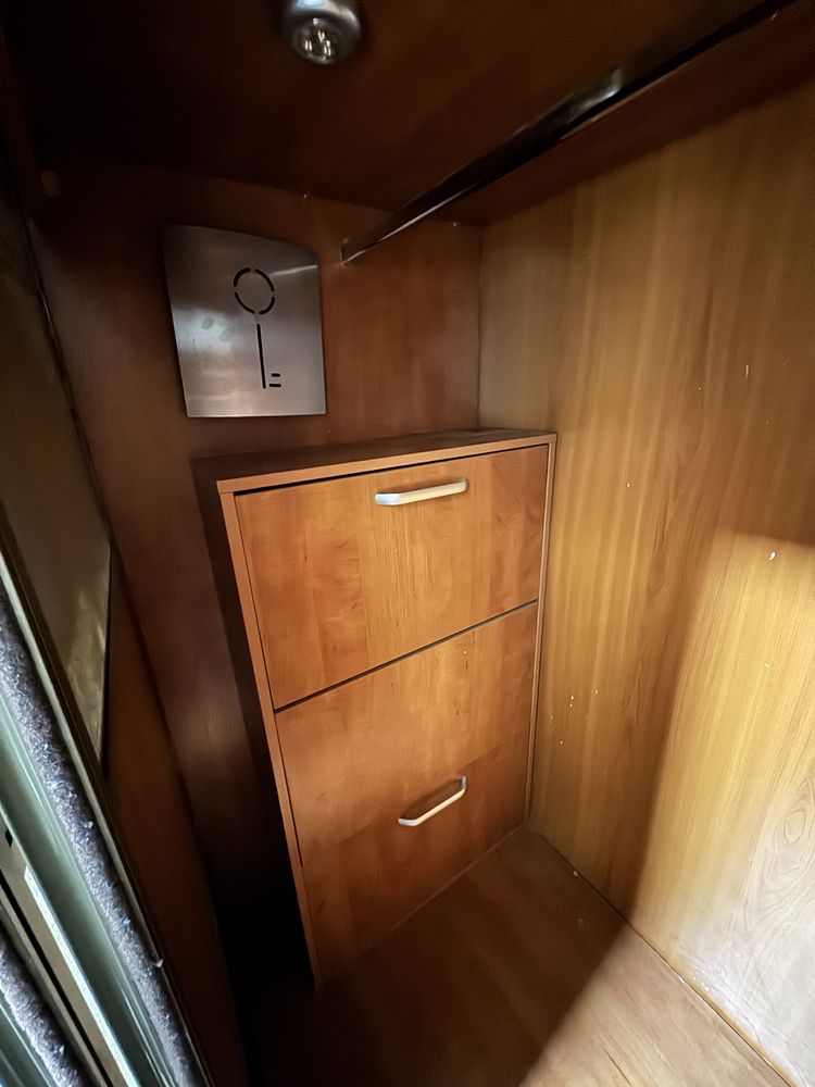 Продам шкаф для прихожей