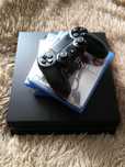 PlayStation 4 на 1 терабайт с одним геймпадом + 4 диска