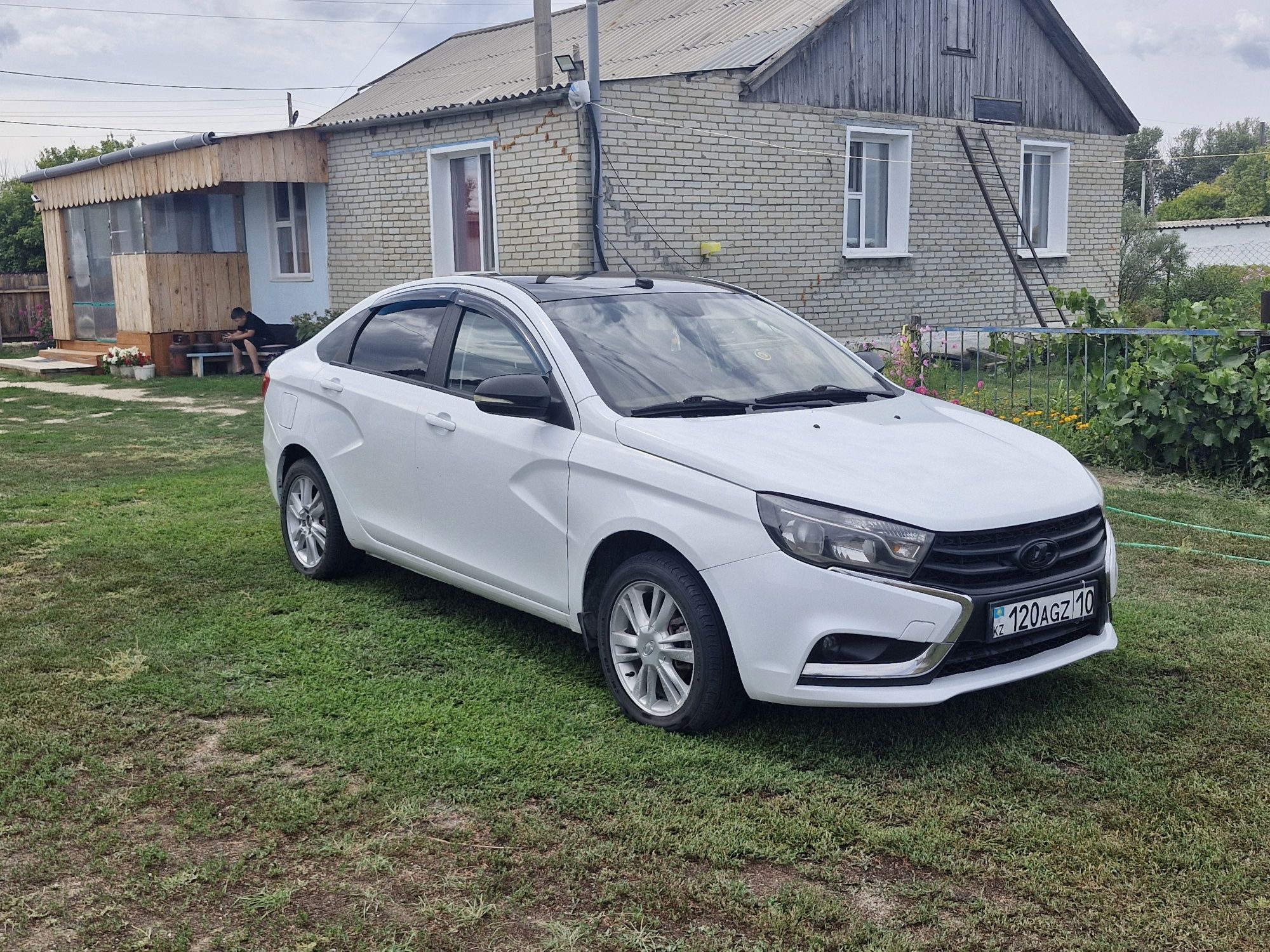 Продам ладу весту в хорошем состояний