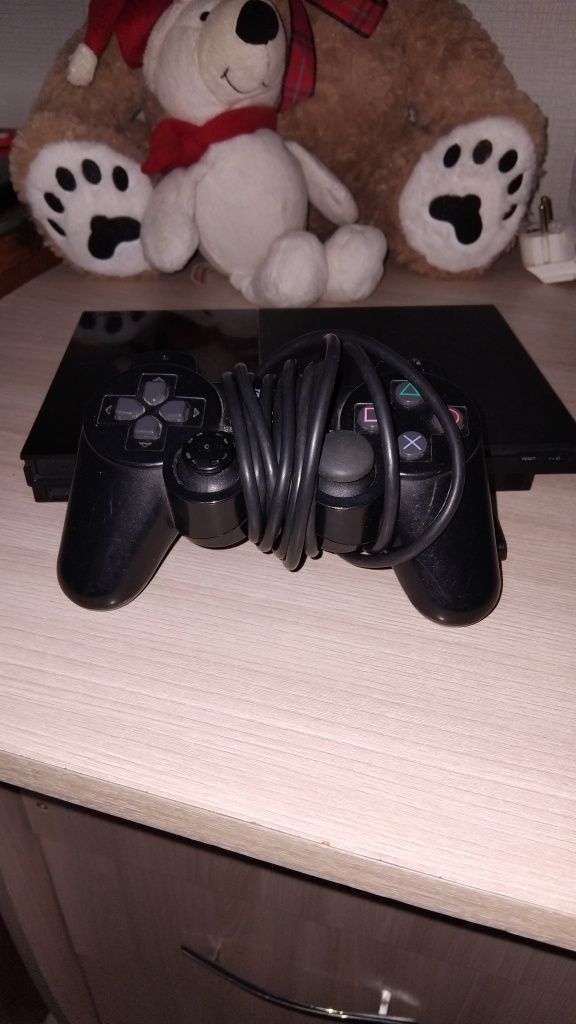 Продам игровую приставку ps2