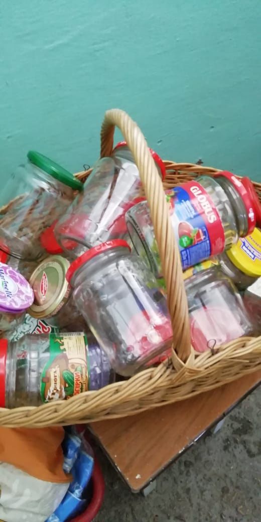 Продам банки стеклянные с закручивающимися крышками.