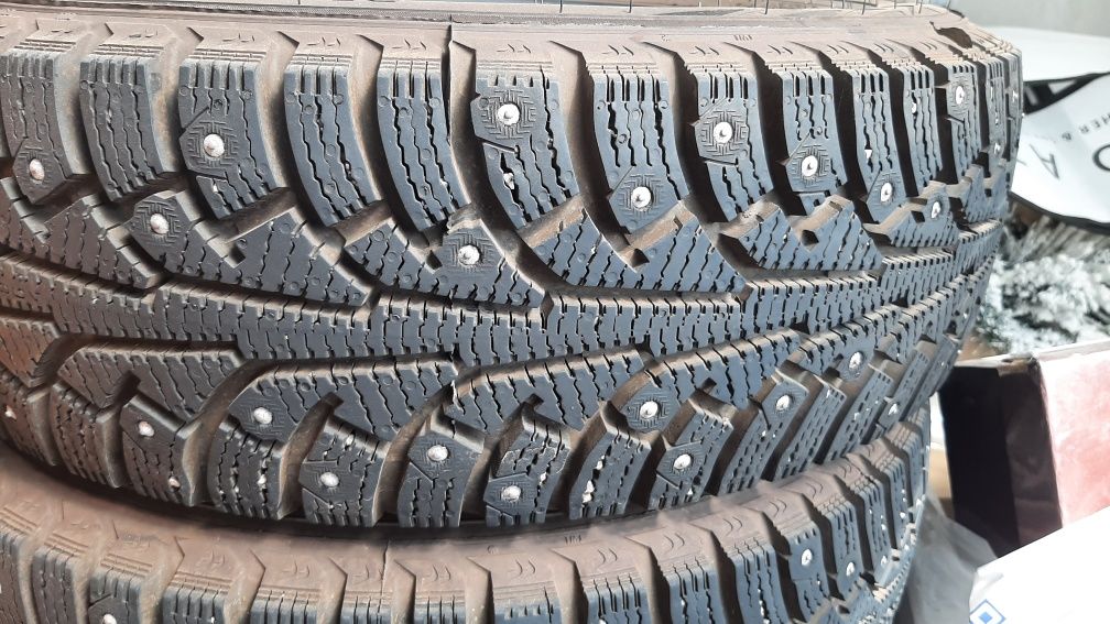 Зимние шины с шипами. Ikon tyres Nordman 5 - 185/70R14.