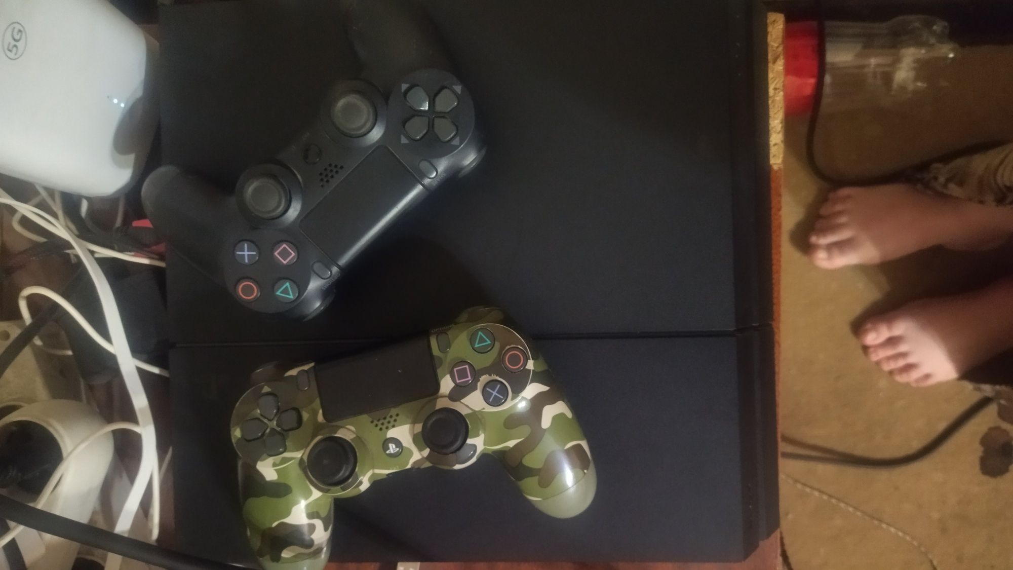 Продам Sony Playstation 4 fat на 1tb с играми