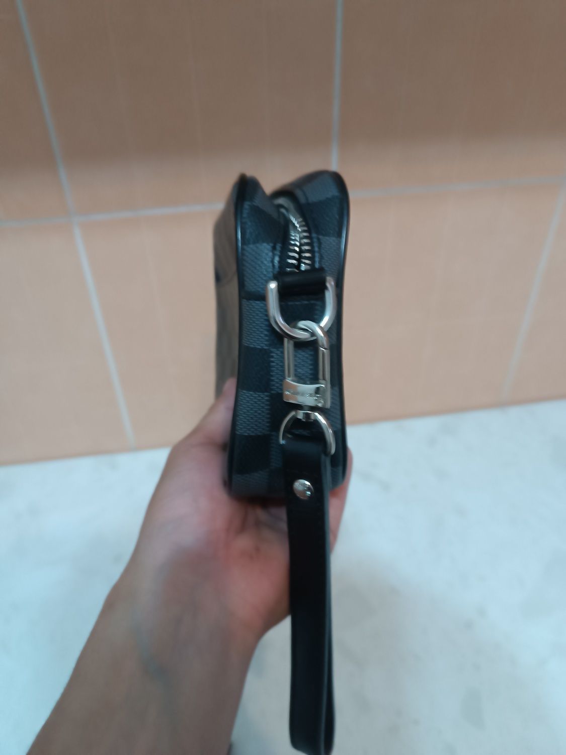 Продам  клатч унисекс Louis Vuitton Kasai Cluth