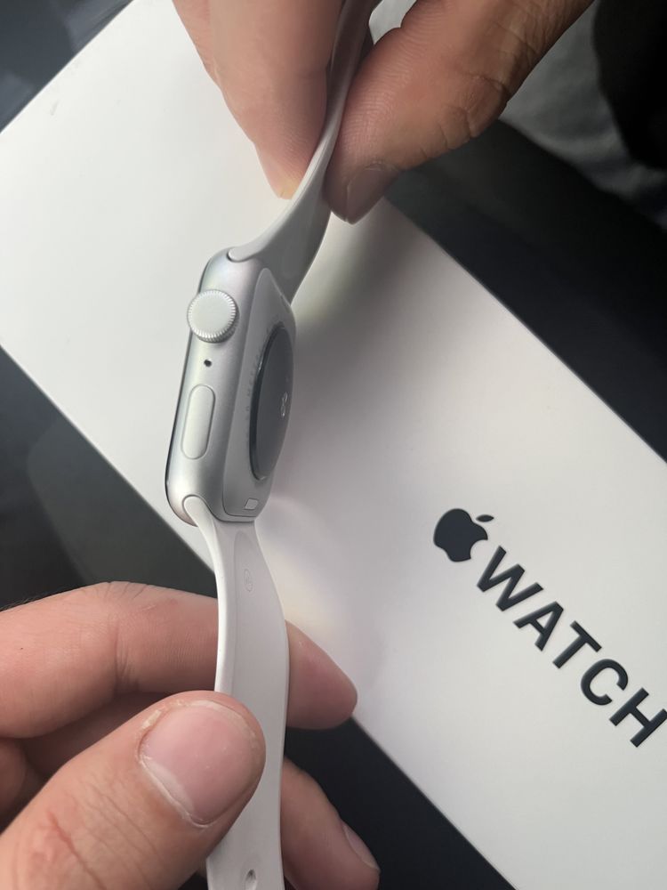 apple watch se2 44мм новая серый цвет