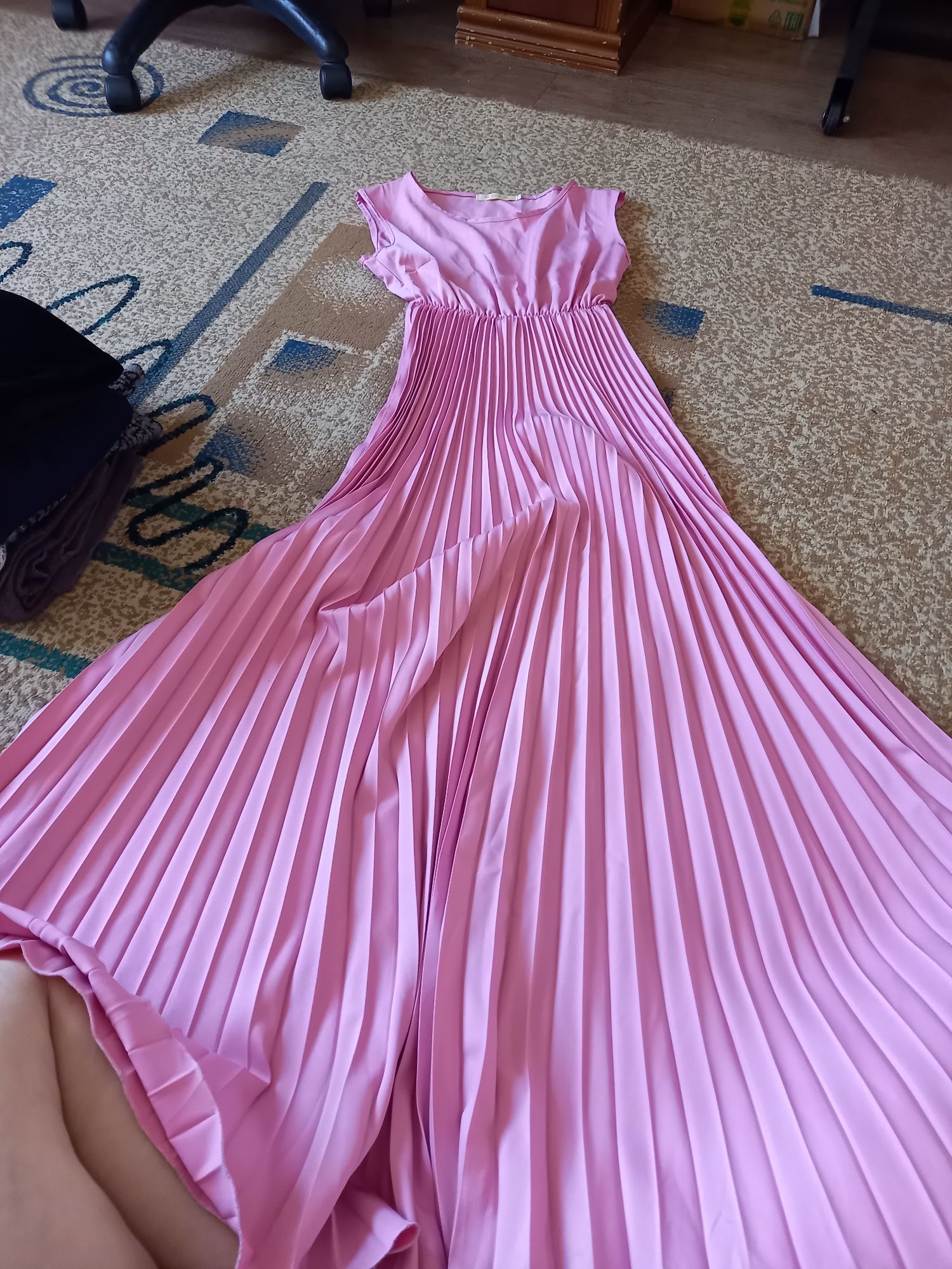 Продам женские платья