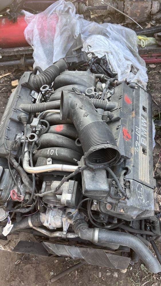 Двигател BMW v8 3.5