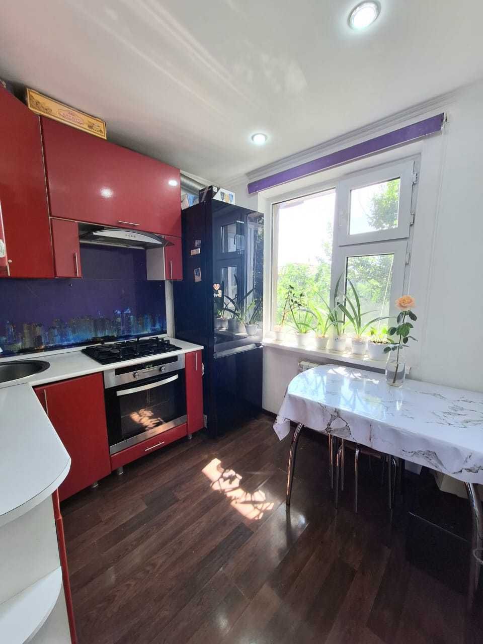 Продаётся 3 комн. квартира, район Универмаг