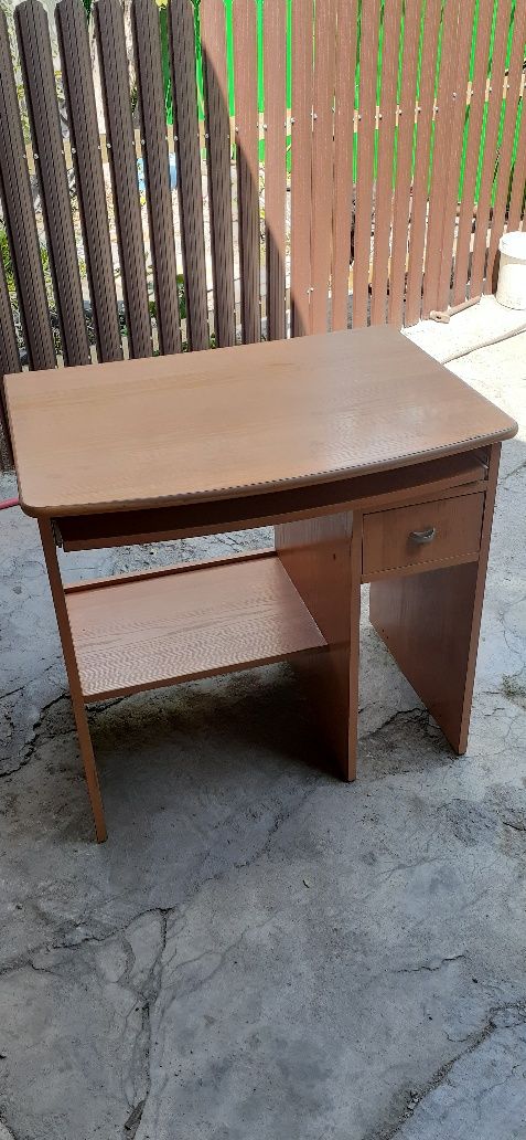Компьютерный стол продам