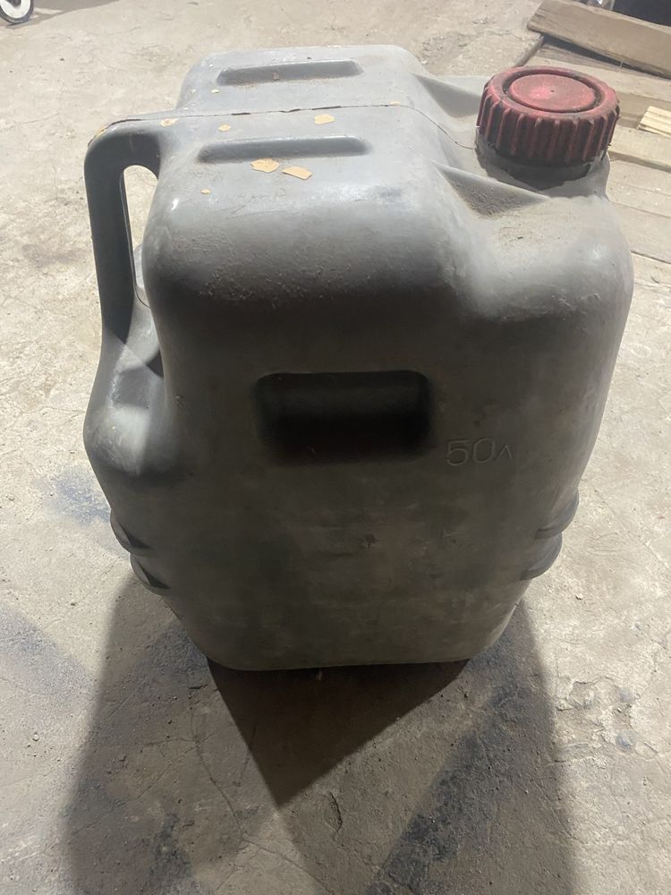 Продам канистру 50 л
