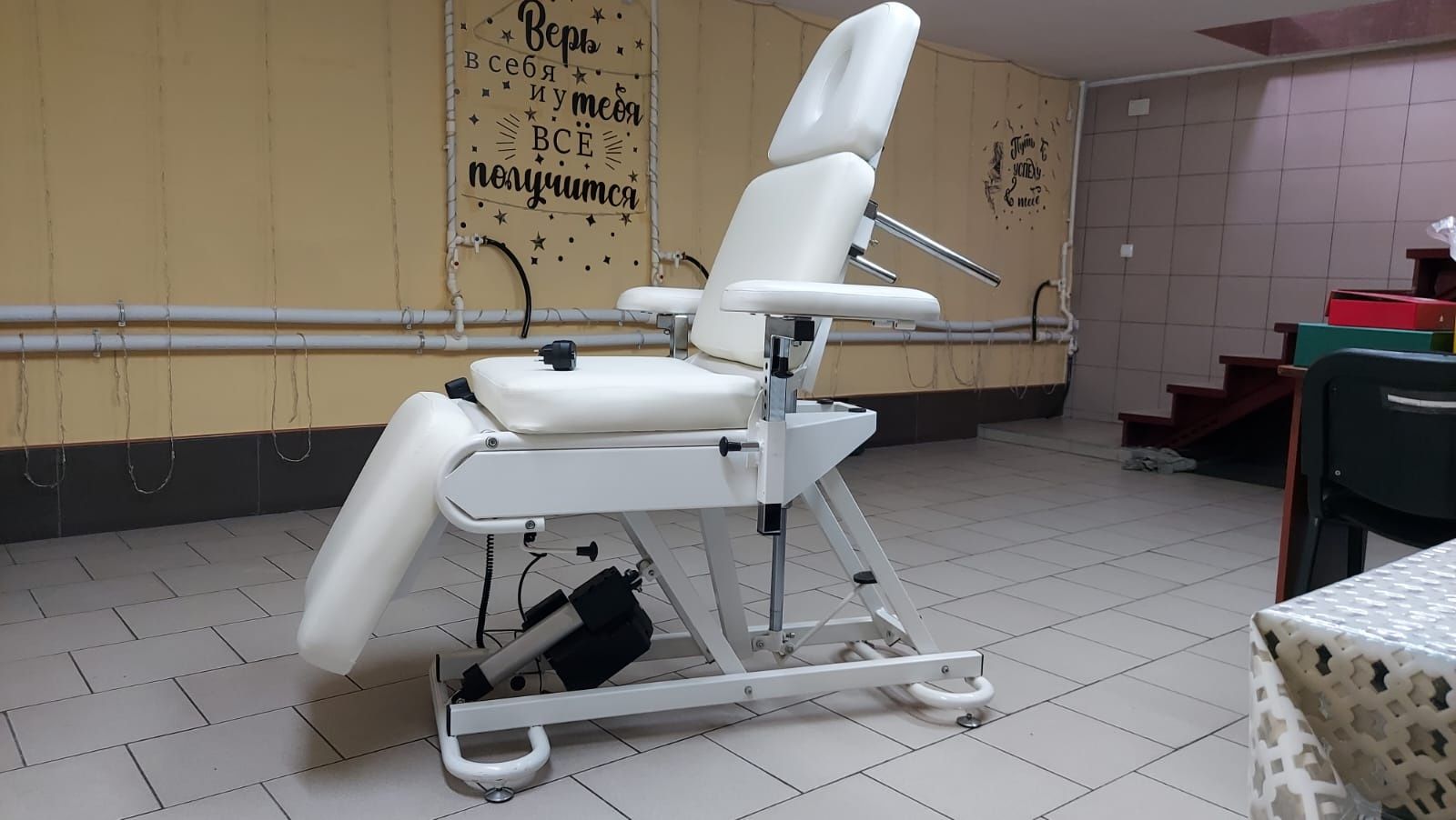 Продам косметологическую , электрическую кушетку Panda