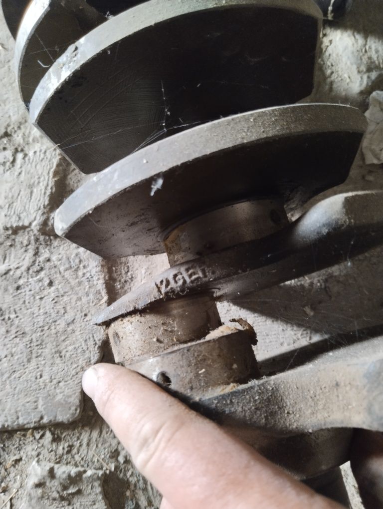 Коленвал 2.8 v6 Audi 100