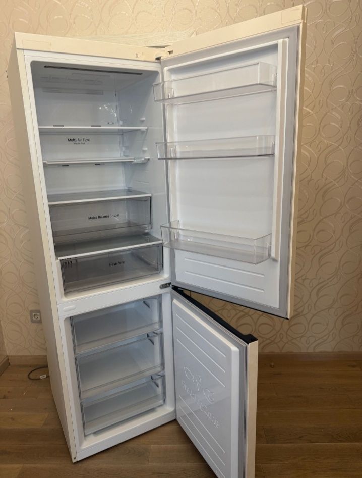 Холодильник работает