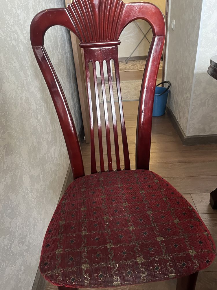 Стол со стульями