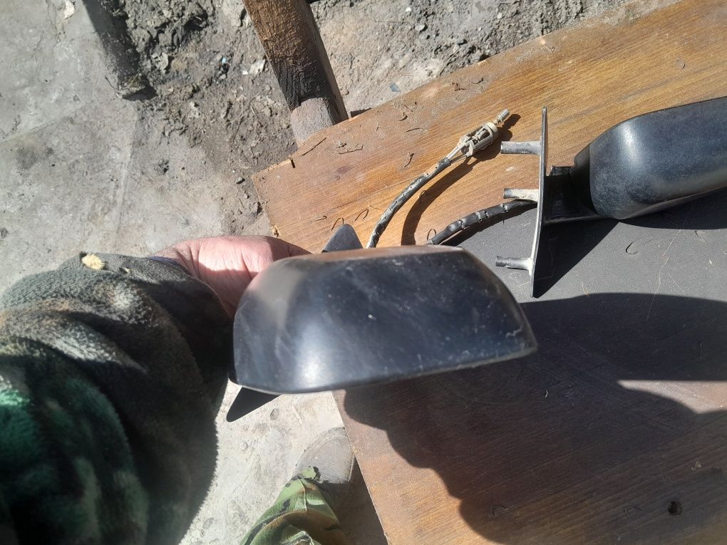 Обменяю зеркола на аккамулятор 12В