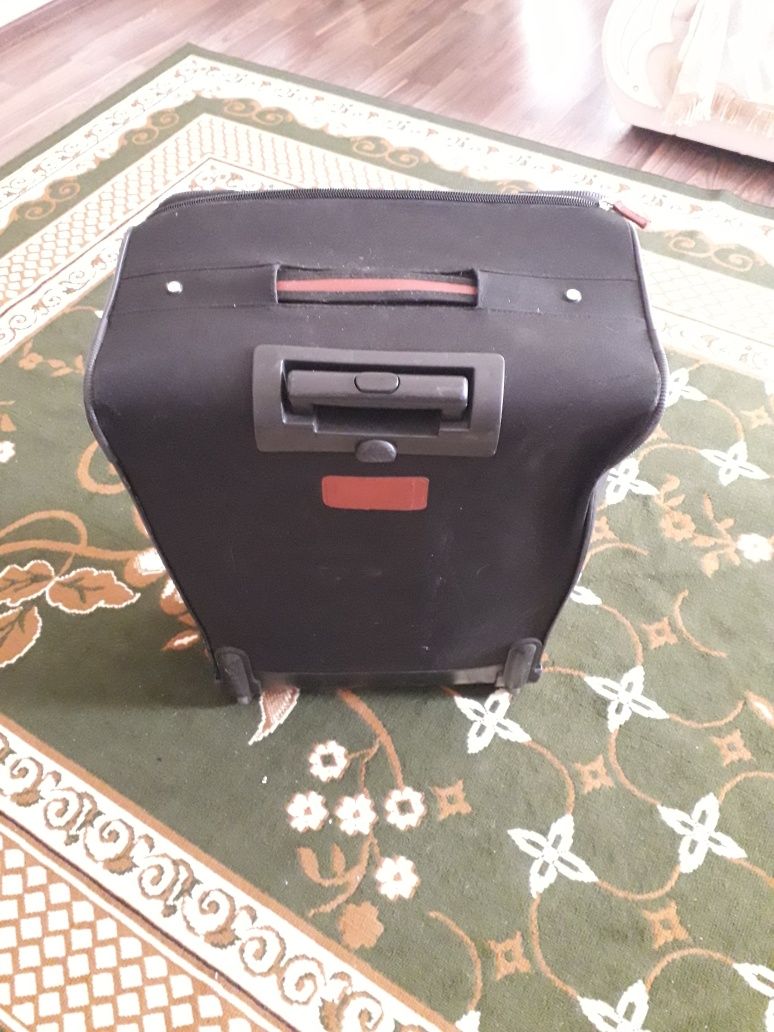 Продам чемоданы европа
