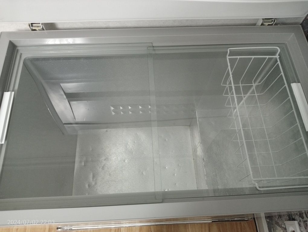 Морозильник 240 л почти новый